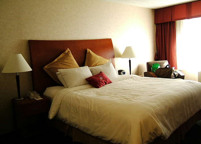Hotel_room.jpg